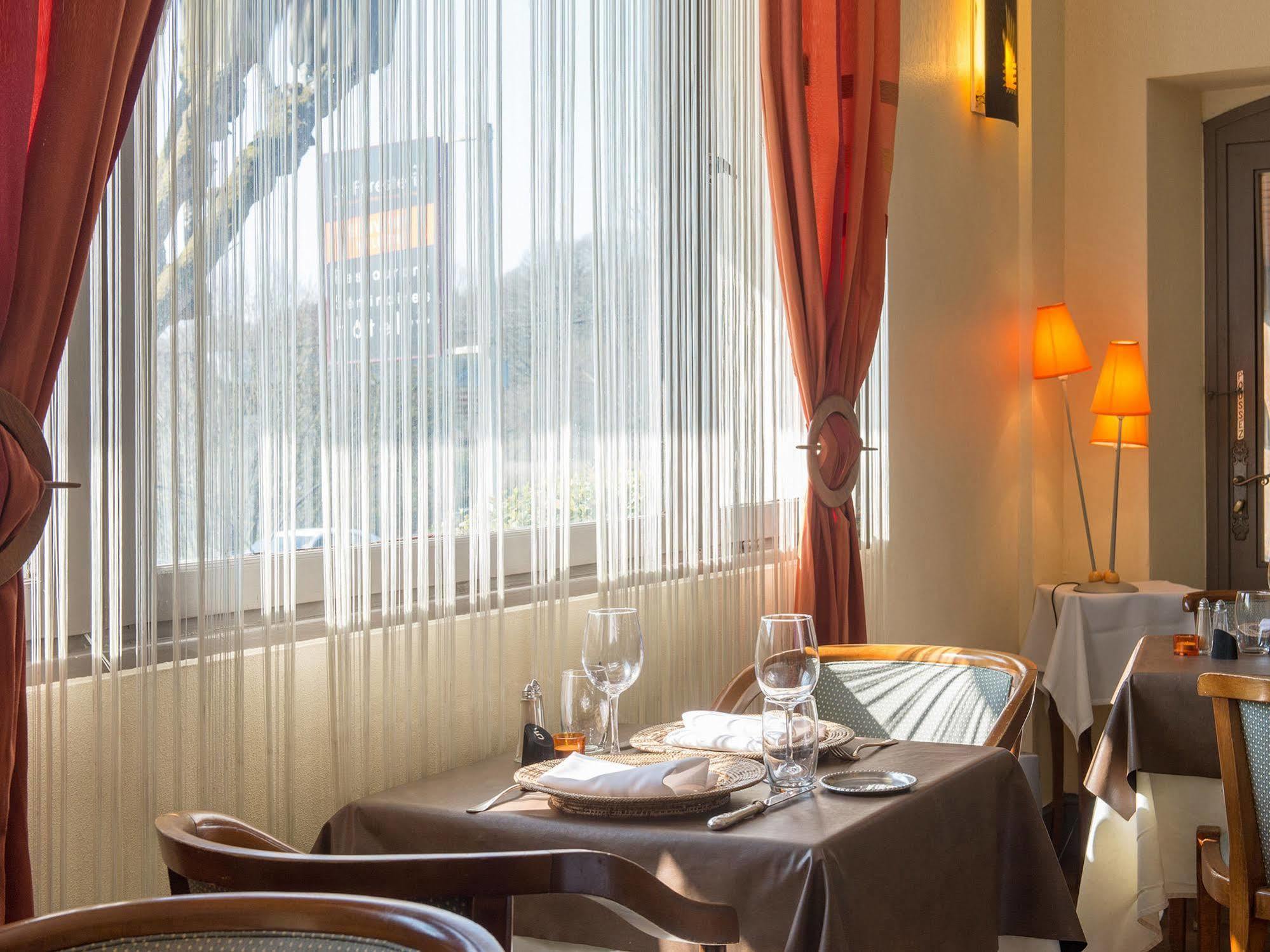 Hotel Restaurant Seminaires La Foresterie Льо Ман Екстериор снимка